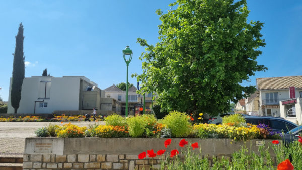 lisle-despagnac-entete-hotel-de-ville-printemps